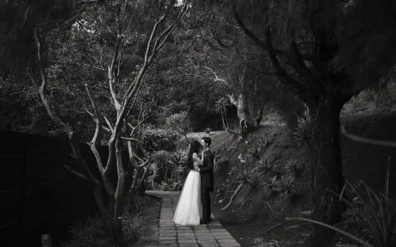 Jardines exuberantes en El Suspiro, Morelos, el escenario perfecto para bodas al aire libre.